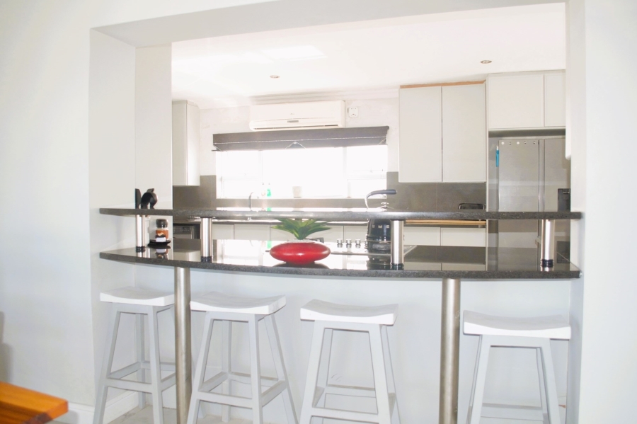 6 Bedroom Property for Sale in Perlemoenbaai Western Cape